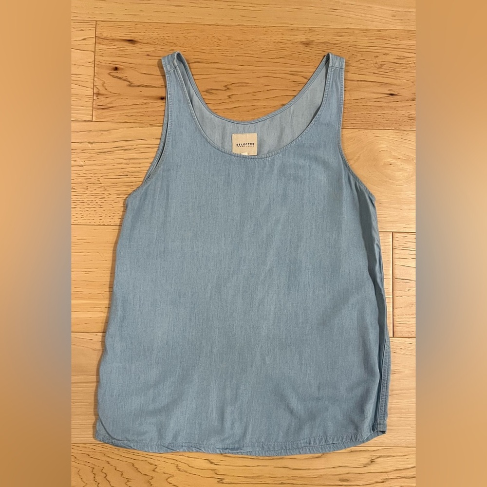 Soft viscose tank top in chambray blue
